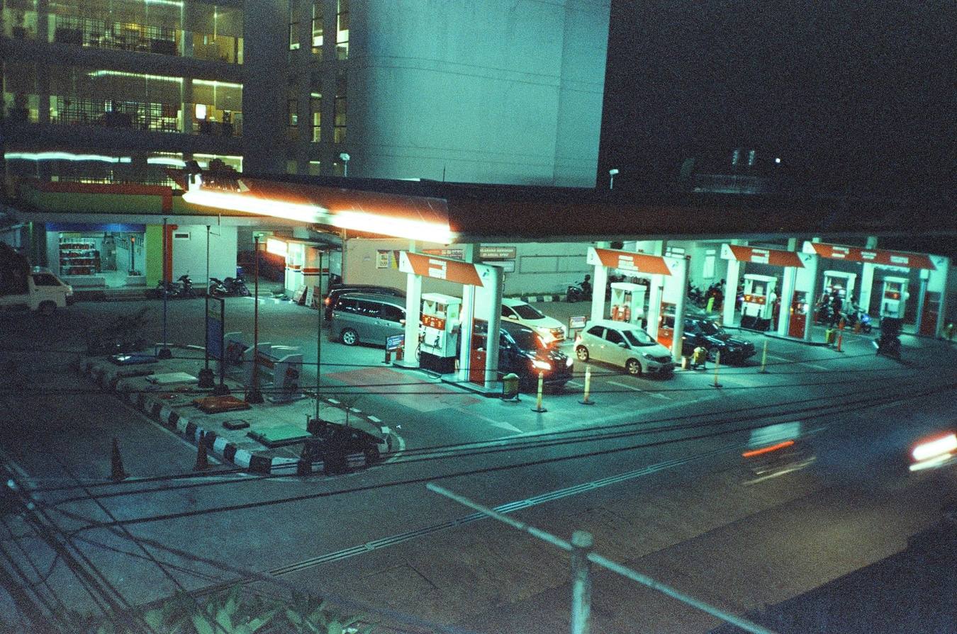 Jakarta Gas Station at Night – Olympus Mju II on Cira 800