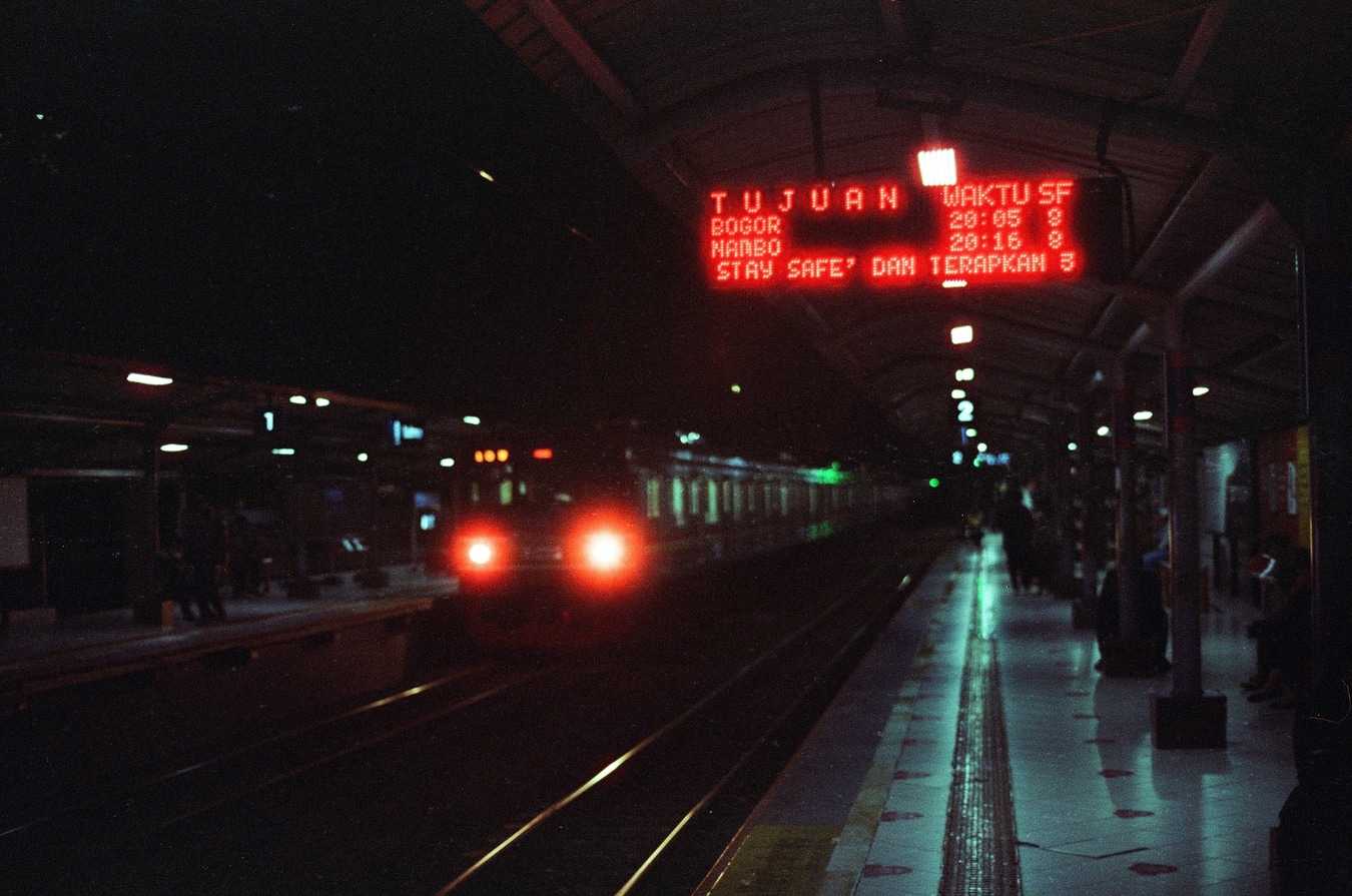 Jakarta Train Station at Night – Olympus OM-1 on Cartenz 200